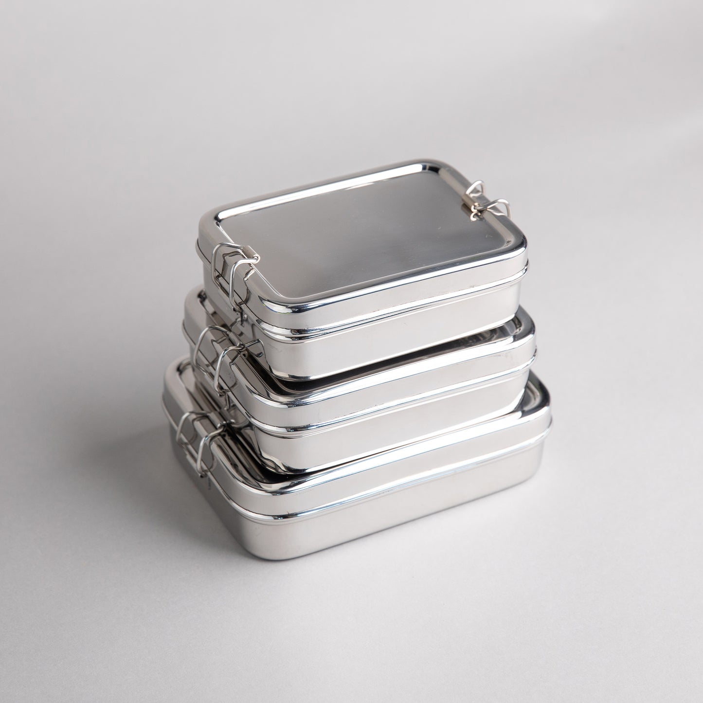 RVS lunchboxen in 3 maten opgestapeld