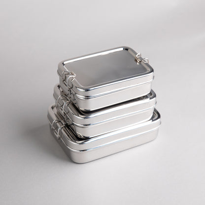 RVS lunchboxen in 3 maten opgestapeld