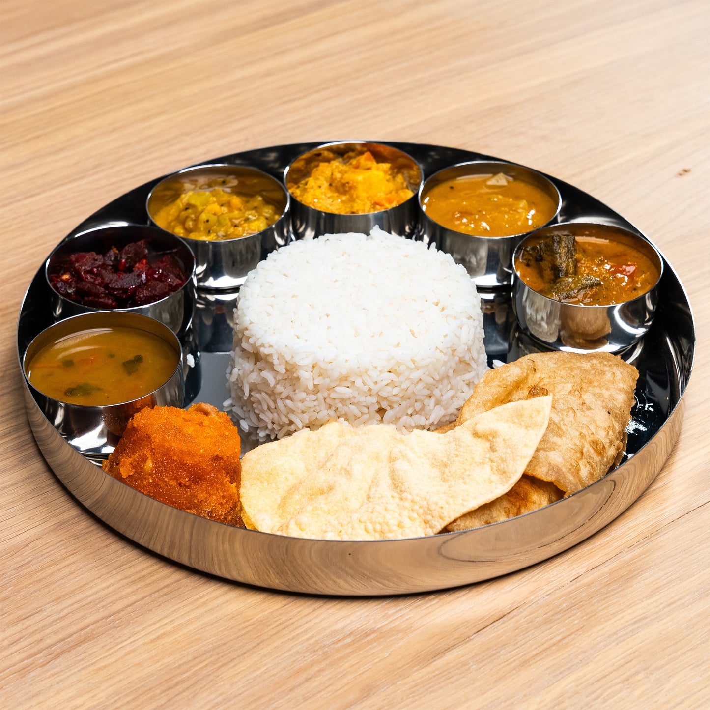 thali bord uit india gevuld met eten